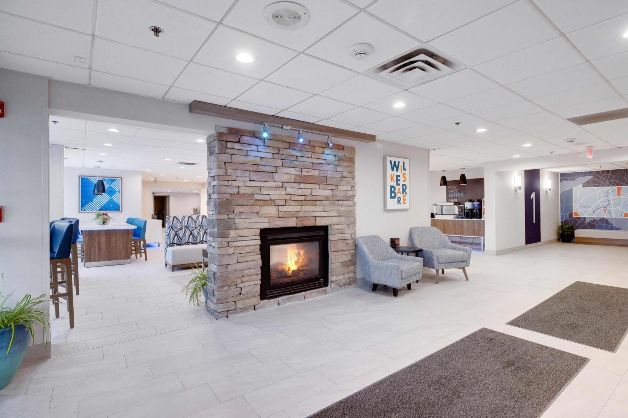 Holiday Inn Express Wilkes Barre East By Ihg Bagian luar foto